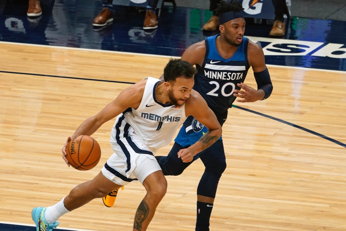<strong>Kyle Anderson (1) charges to the basket with Minnesota&rsquo;s Josh Okogie (20) in pursuit on Wednesday, Jan. 13, 2021, in Minneapolis.</strong> (Jim Mone/AP)
