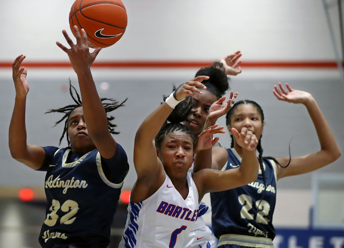 <strong>Arlington guard Charmen Taylor (32) tries to grab a loose rebound from Bartlett High School.</strong> (Patrick Lantrip/Daily Memphian)