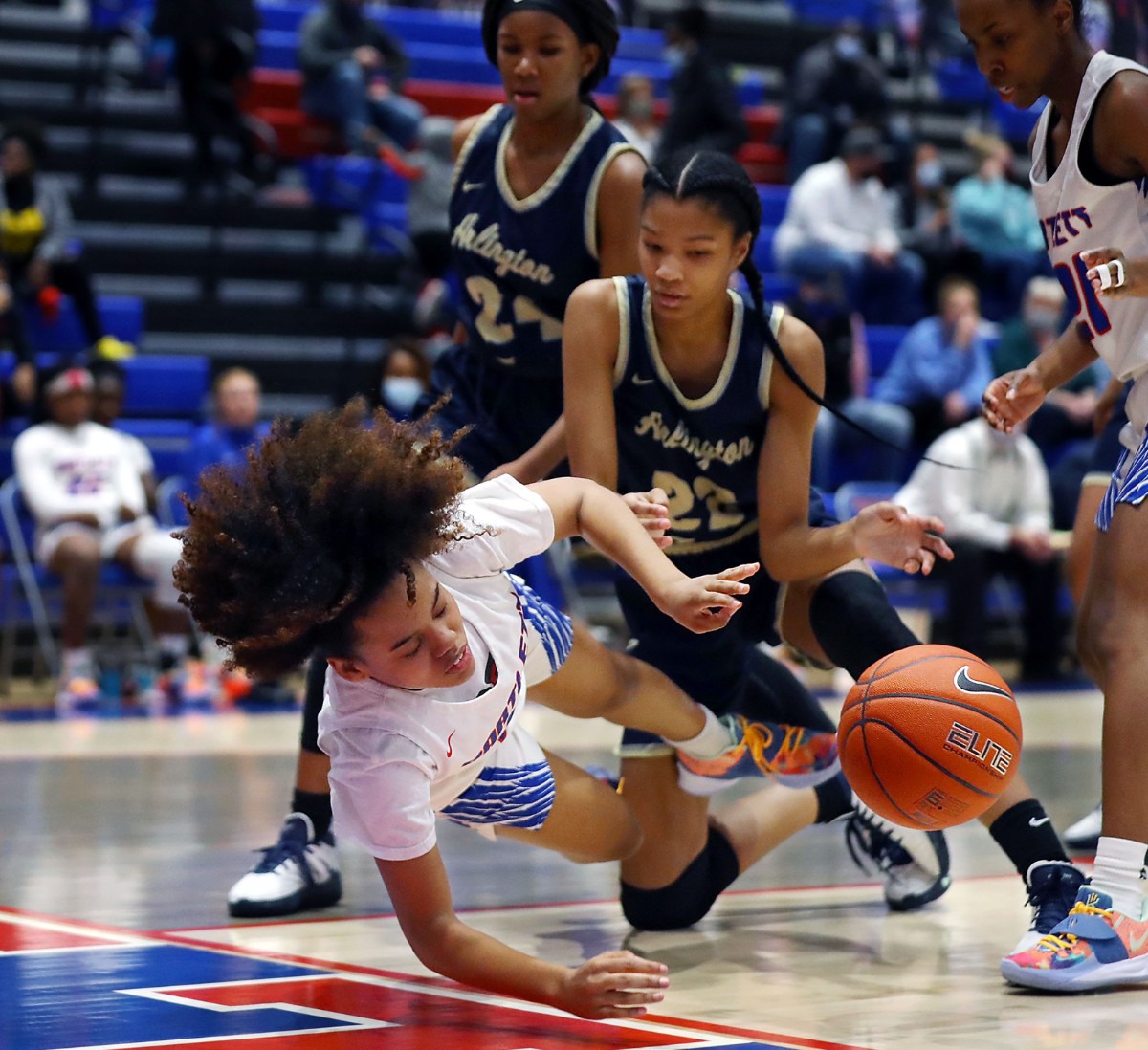 <strong>Bartlett&rsquo;s Zoe Williams (13) dives for a loose ball on Jan. 15, 2021, in the game against Arlington.</strong> (Patrick Lantrip/Daily Memphian)