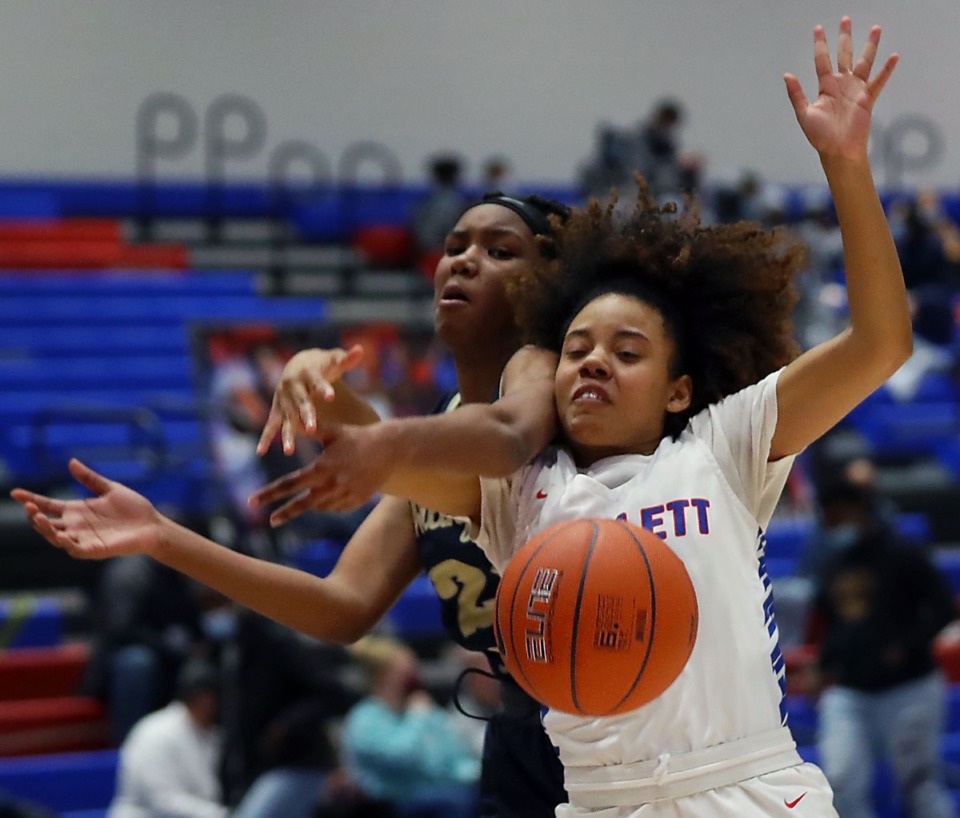 <strong>Bartlett guard Zoe Williams (13) fights for a rebound on Jan. 15, 2021, in the game against Arlington.</strong> (Patrick Lantrip/Daily Memphian)