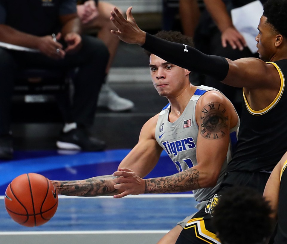 <strong>University of Memphis guard Lester Quinones (11) passes the ball during a Jan. 21, 2021, game against the Wichita State Shockers at FedExForum.</strong> (Patrick Lantrip/Daily Memphian)