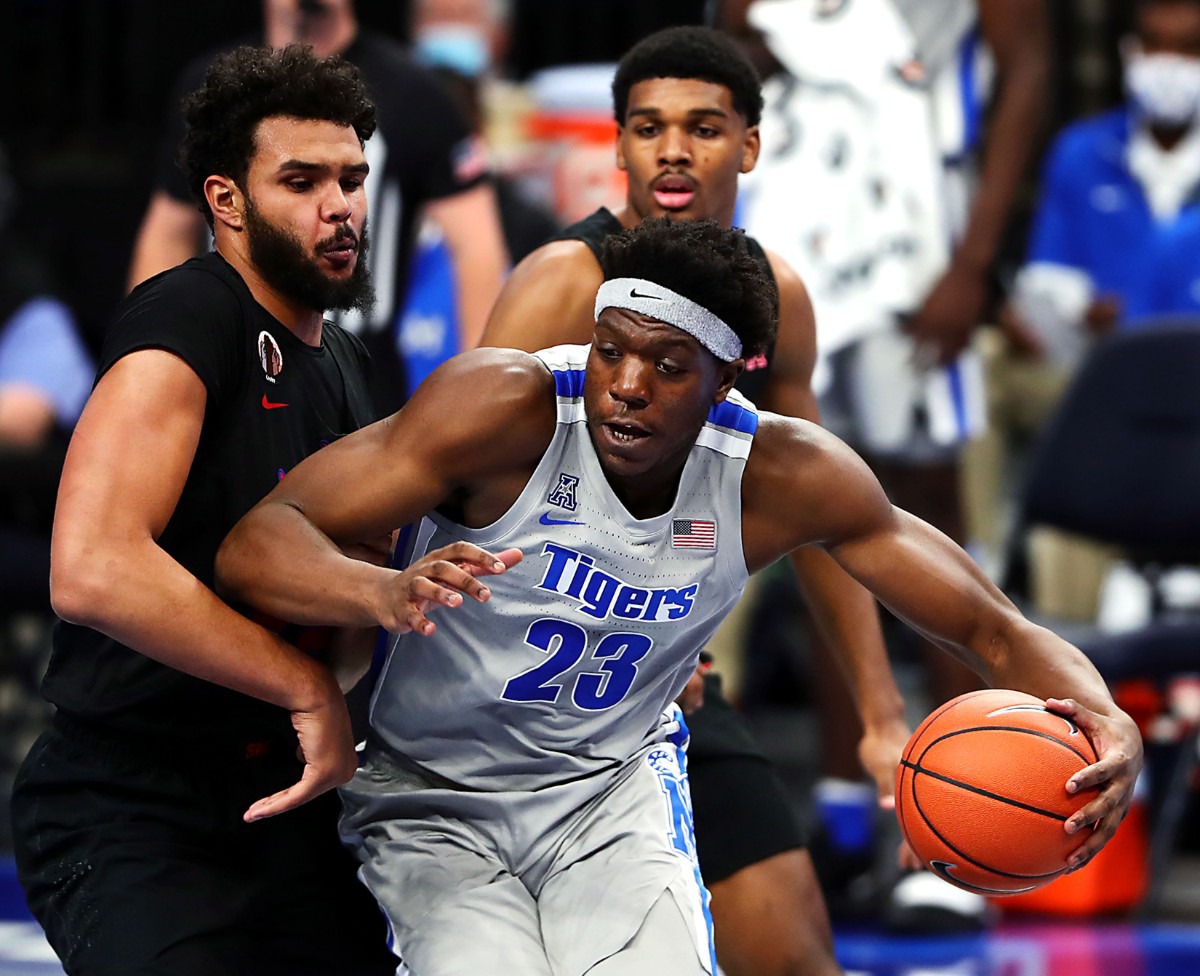 <strong>University of Memphis forward Malcolm Dandridge (23) grabs a loose rebound during the Jan. 26, 2021, game against SMU.</strong>&nbsp;(Patrick Lantrip/Daily Memphian)