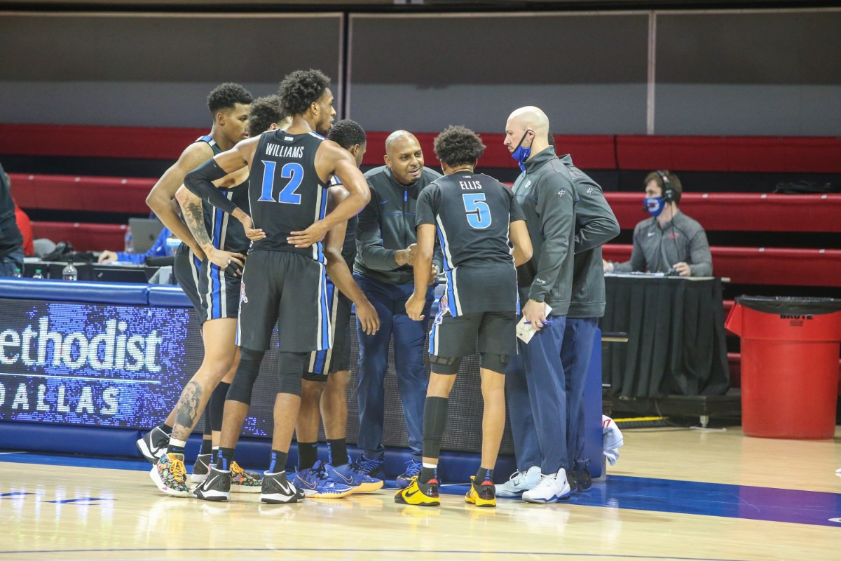 <strong>Coach Penny Hardaway (center) instructs the Tigers during a timeout in the game against SMU in Dallas on Jan. 28, 2021.</strong> (Courtesy University of Memphis)