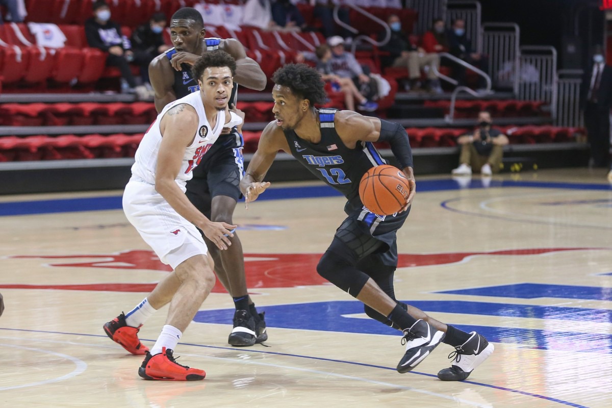 <strong>DeAndre Williams charges against SMU in Dallas on Jan. 28, 2021.</strong> (Courtesy University of Memphis)