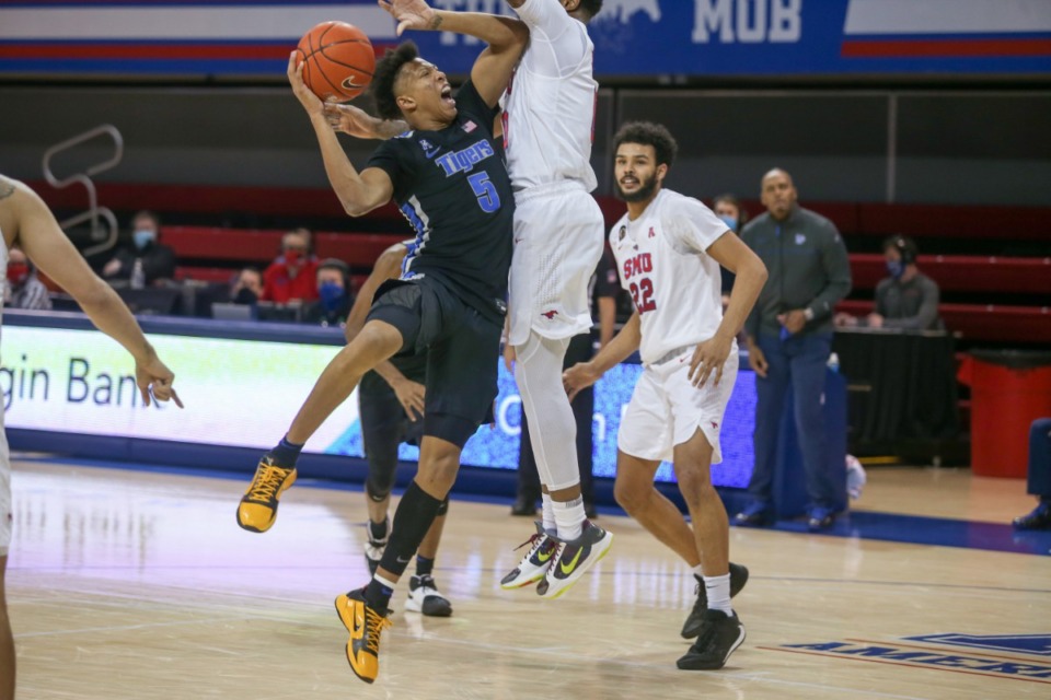 <strong>Boogie Ellis tries to shoot over SMU's defense in Dallas on Jan. 28, 2021.</strong> (Courtesy University of Memphis)