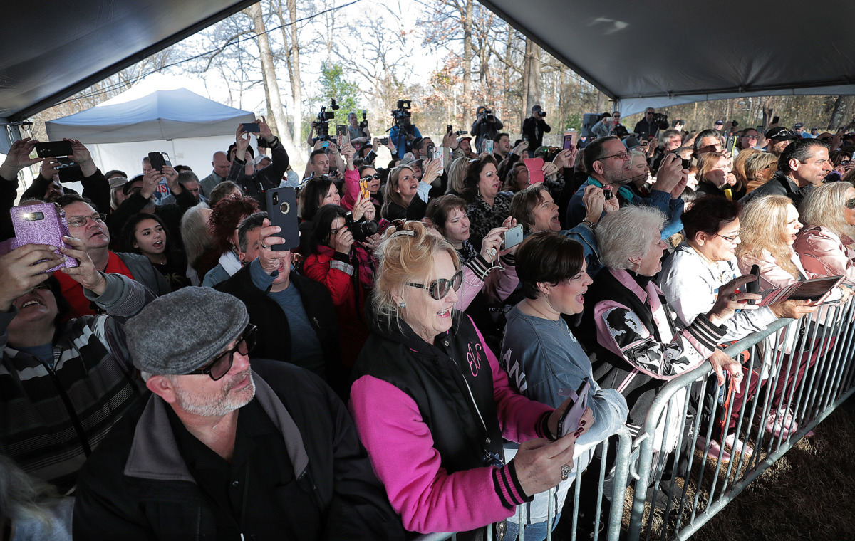 <strong>Elvis fans sing "Happy Birthday" as they gather at Graceland on Jan. 8, 2019, to celebrate the King of Rock &rsquo;n&rsquo; Roll&rsquo;s 84th birthday during the annual birthday proclamation and cake cutting ceremony on the front lawn.</strong> (Jim Weber/Daily Memphian)