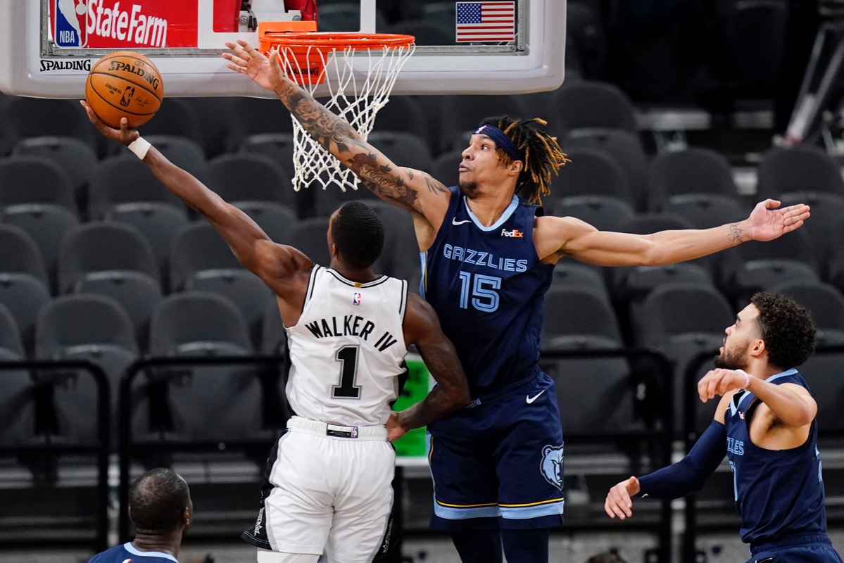 <strong>San Antonio Spurs guard Lonnie Walker IV (1) is defended by Memphis Grizzlies forward Brandon Clarke (15) as he tries to score on Feb. 1, 2021.</strong> (AP Photo/Eric Gay)