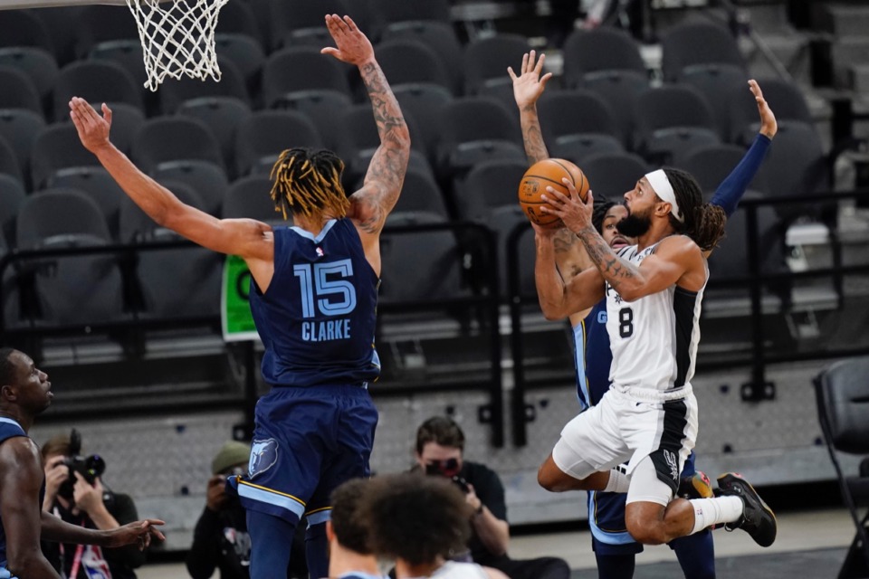 <strong>San Antonio Spurs guard Patty Mills (8) shoots against Memphis Grizzlies forward Brandon Clarke (15).</strong> (Eric Gay/AP)