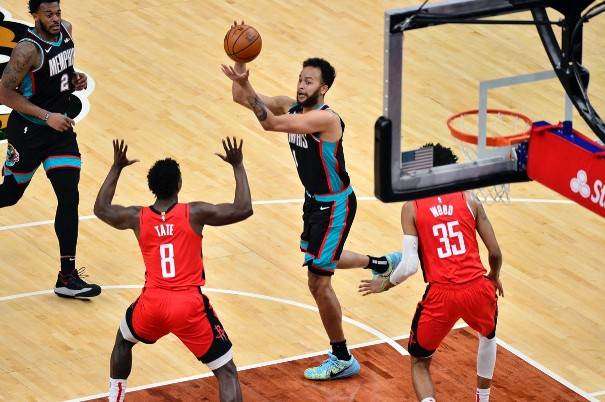 <strong>Memphis Grizzlies forward Kyle Anderson (1) handles the ball between Houston Rockets forward Jae'Sean Tate (8) and center Christian Wood (35) on Thursday, Feb. 4, 2021.</strong> (Brandon Dill/AP)