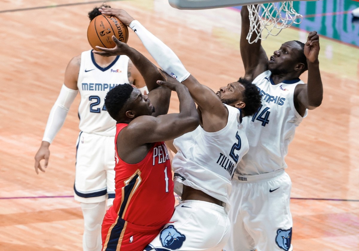 <strong>New Orleans Pelicans forward Zion Williamson (1) is fouled by Memphis Grizzlies forward Xavier Tillman (2) while shooting during the first quarter of an NBA basketball game in New Orleans, Saturday, Feb. 6, 2021.</strong> (Derick Hingle/AP)