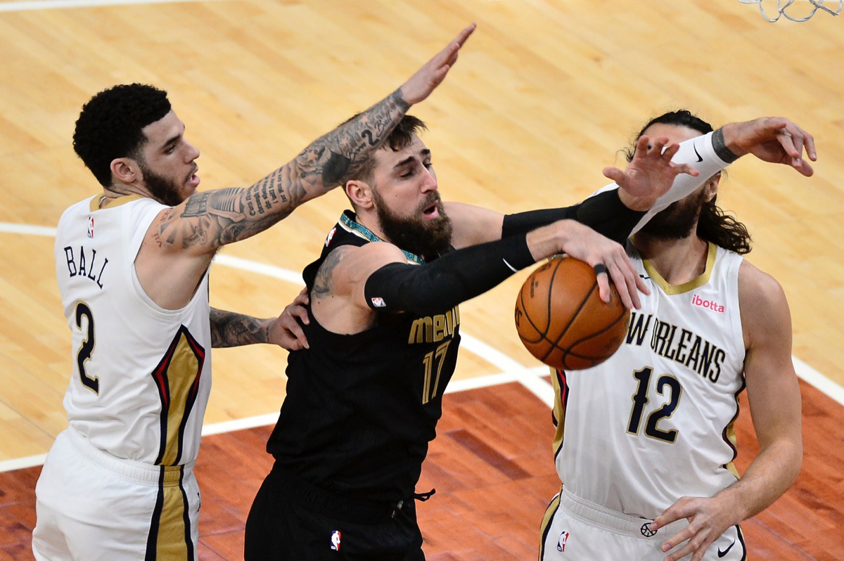 <strong>Grizzlies center Jonas Valanciunas (17) struggles for control of the ball with New Orleans Pelicans guard Lonzo Ball (2) and center Steven Adams (12) on Feb. 16, 2021, at FedExForum.</strong> (Brandon Dill/AP)