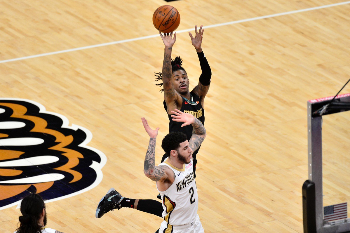 <strong>Grizzlies guard Ja Morant shoots over New Orleans Pelicans guard Lonzo Ball (2) on Feb. 16, 2021, at FedExForum.</strong> (Brandon Dill/AP)