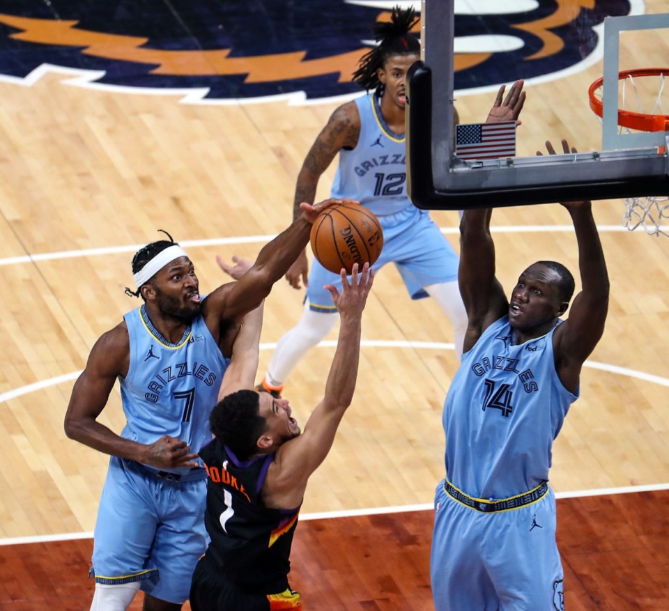 <strong>Memphis Grizzlies forward Justise Winslow (7) blocks Phoenix Suns guard Devin Booker (1) during a Feb. 20, 2021 game at the FedExForum.</strong> (Patrick Lantrip/Daily Memphian)