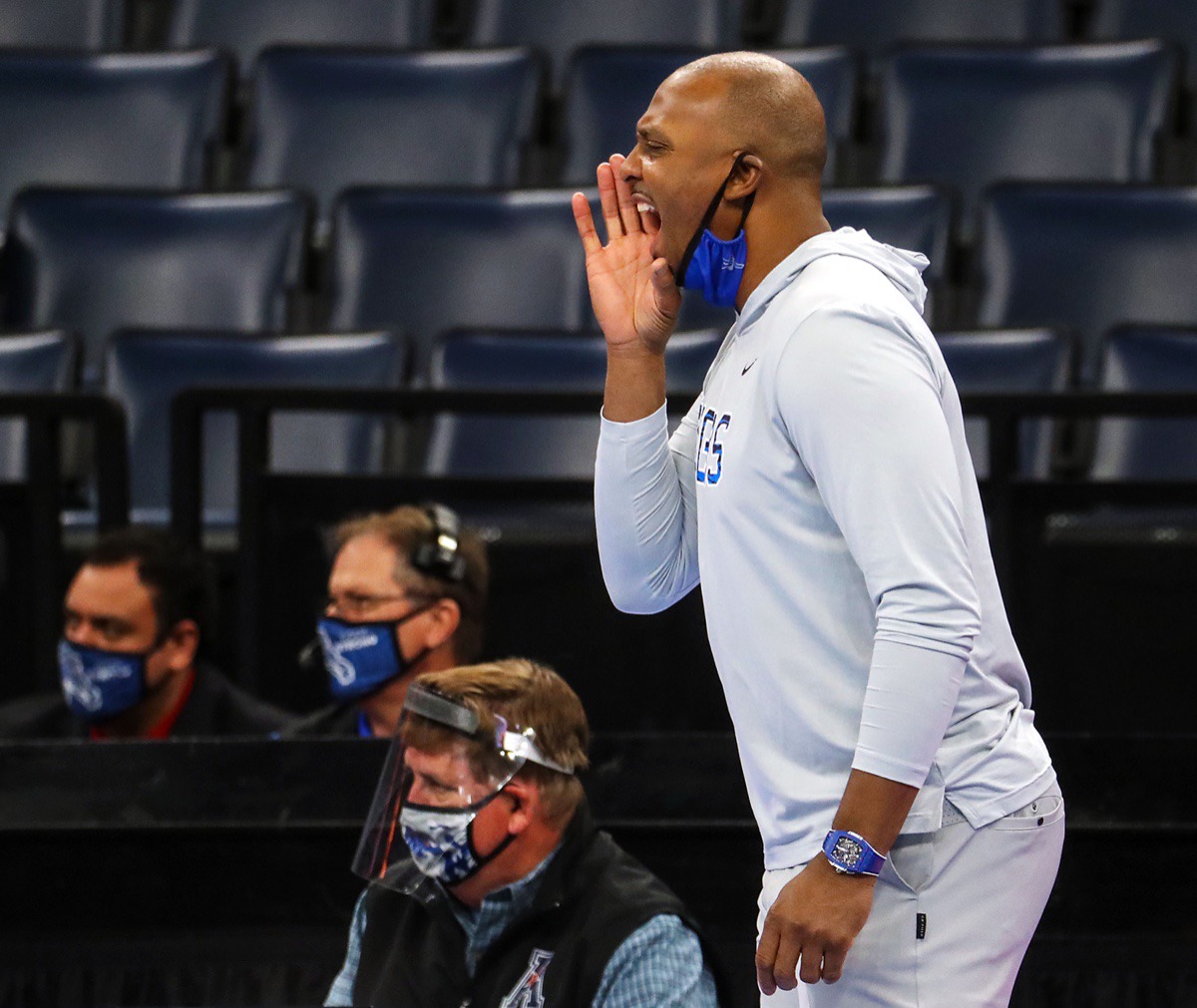 <strong>University of Memphis head coach Penny Hardaway gets his team's attention during the Feb. 24 game against Tulane.</strong> (Patrick Lantrip/Daily Memphian)