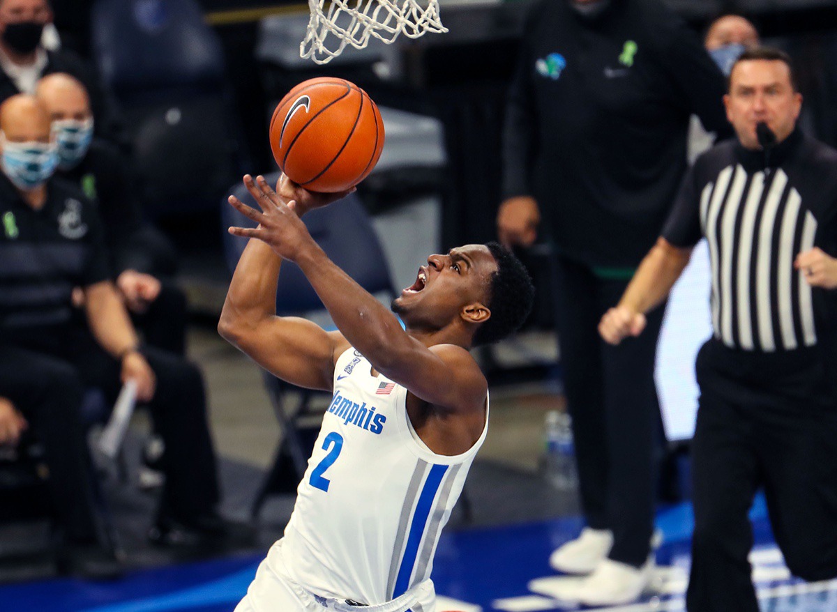 <strong>University of Memphis guard Alex Lomax (2) makes a layuip during the Feb. 24 game against Tulane.</strong> (Patrick Lantrip/Daily Memphian)