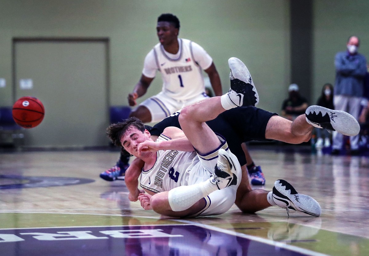 <strong>CBHS guard Eli Federman (2) fights for a loose ball during a Feb. 27, 2021 game against Lipscomb Academy.</strong> (Patrick Lantrip/Daily Memphian)