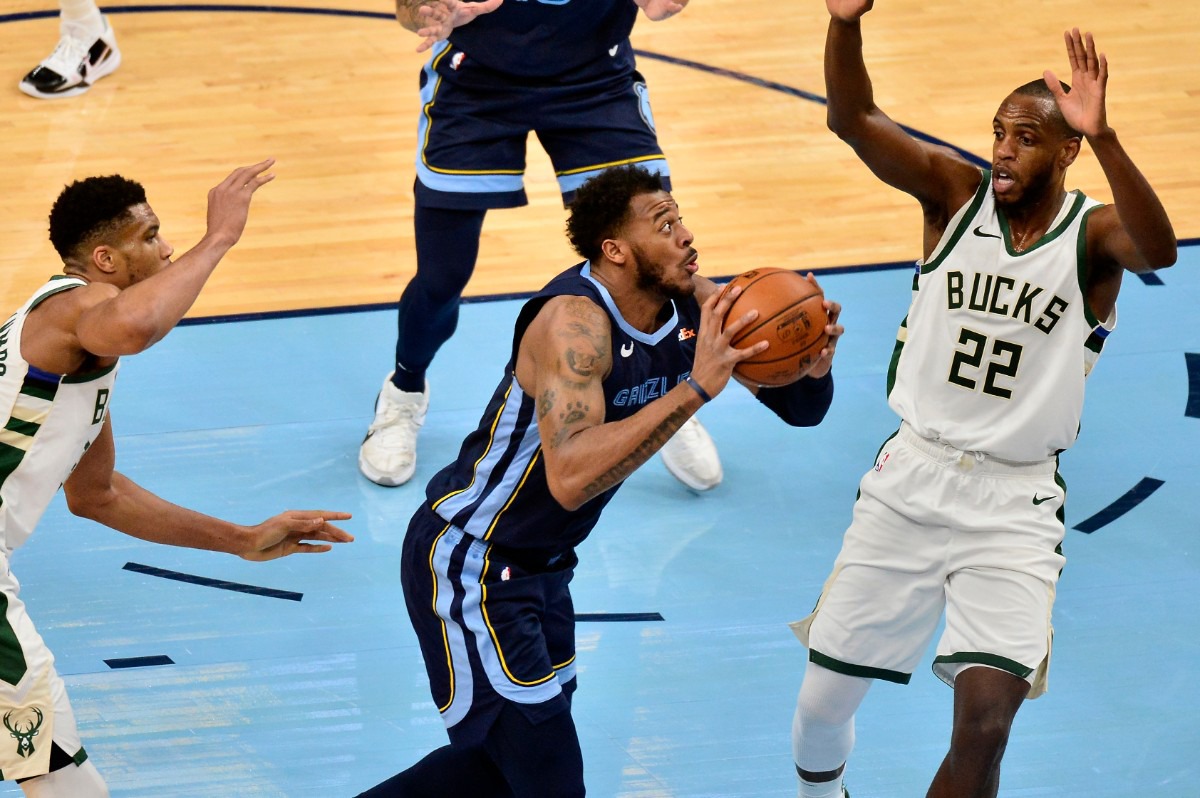 <strong>Grizzlies center Xavier Tillman Sr., center front, drives against Milwaukee Bucks forward Khris Middleton (22)</strong>&nbsp;<strong>on March 4 at FedExForum.</strong> (Brandon Dill/AP)