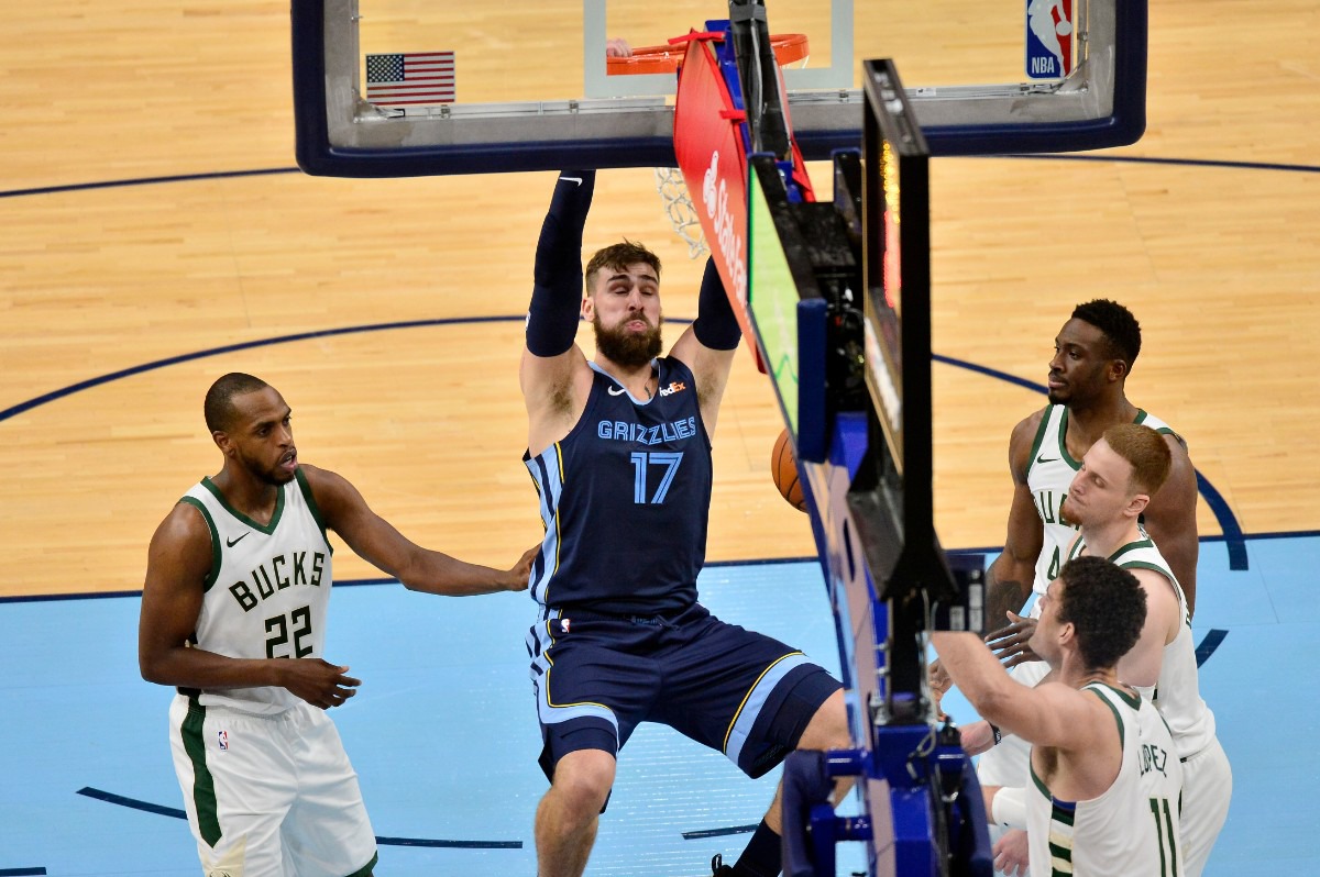 <strong>Grizzlies center Jonas Valanciunas (17) dunks the ball against the Milwaukee Bucks</strong> <strong>on March 4 at FedExForum.</strong> (Brandon Dill/AP)