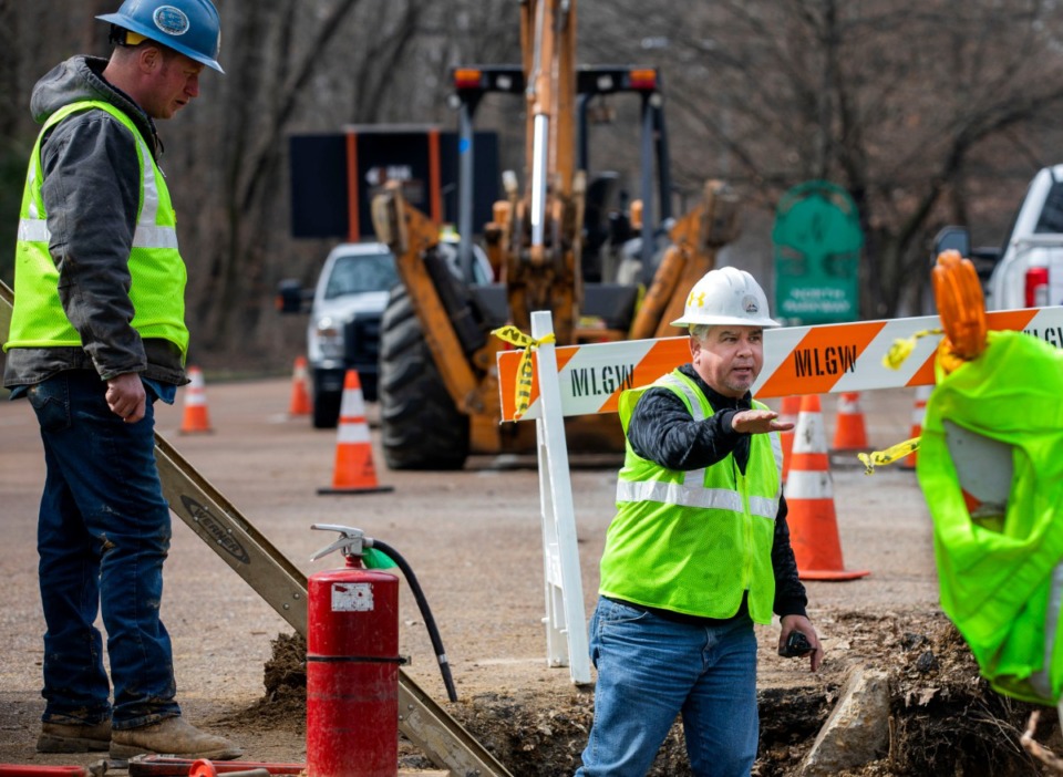 <strong>An MLGW crew works on a gas line on North Parkway in 2019.</strong> (Houston Cofield/Daily Memphian file)
