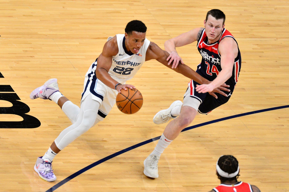 <strong>Grizzlies guard Desmond Bane (22) drives against Washington Wizards guard Garrison Mathews (24) on March 10 at FedExForum.</strong> (Brandon Dill/AP)