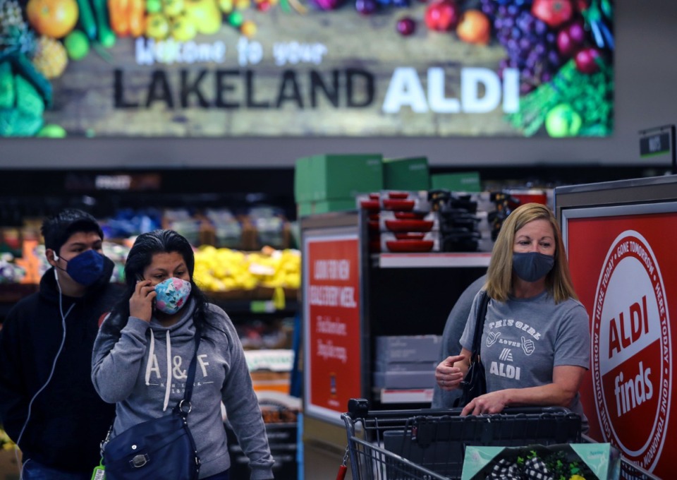 <strong>Lydia McGuinn (right) shops at the new Lakeland Aldi on the first morning it opened March 11, 2021.</strong> (Patrick Lantrip/Daily Memphian)