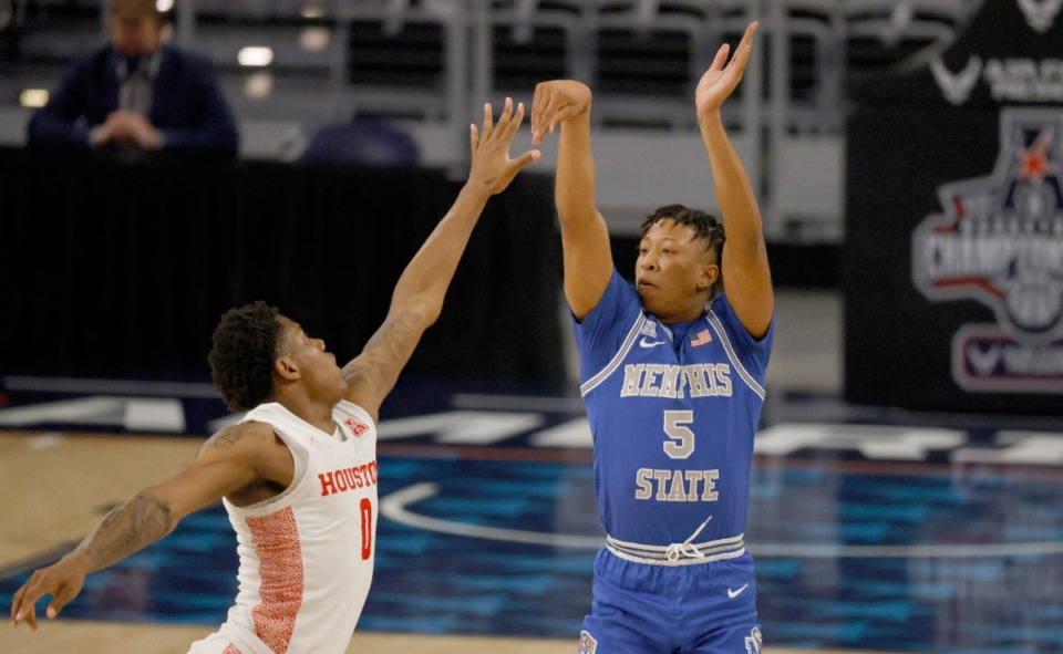 <strong>Memphis guard Boogie Ellis (5) watches his 3-point shot attempt as Houston guard Marcus Sasser (0) defends during an NCAA college basketball game in the semifinal round of the American Athletic Conference tournament Saturday, March 13, 2021, in Fort Worth, Texas.</strong> (Ron Jenkins/AP)