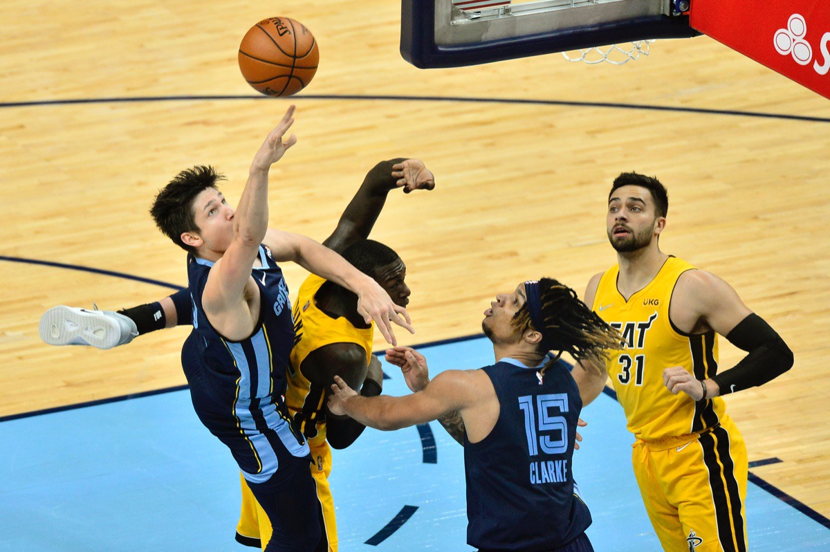 <strong>Memphis Grizzlies guard Grayson Allen shoots against Miami Heat guard Kendrick Nunn as Grizzlies forward Brandon Clarke (15) and Heat guard Max Strus (31) move for position&nbsp;on March 17, 2021, at FedExForum.</strong> (Brandon Dill/AP)