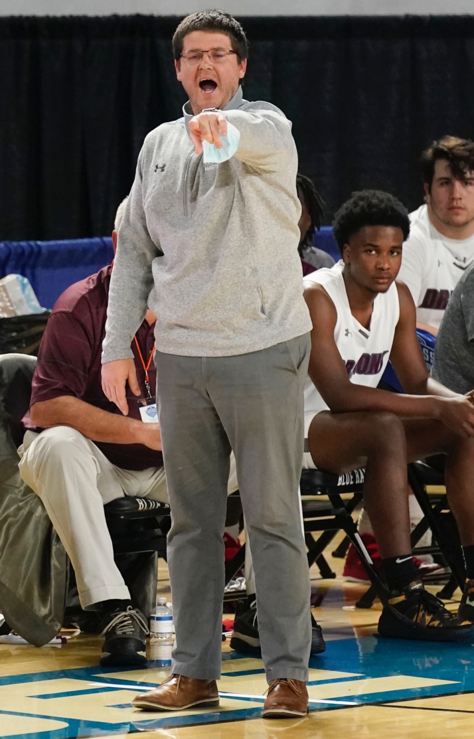 <strong>Collierville head coach Scott Robinson shouts instructions to his team as Collierville plays Cane Ridge&nbsp;on March 19 in Murfreesboro, Tennessee.</strong> (Larry McCormack/Special to The Daily Memphian)