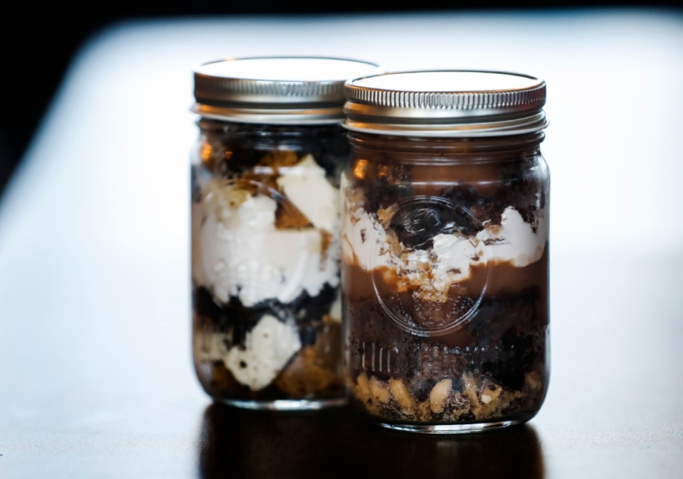 <strong>Chocolate Brownie Pudding and Oreo Cheesecake jar desserts are on the menu at the new Slim Chickens restaurant in Collierville.</strong> (Mark Weber/The Daily Memphian)