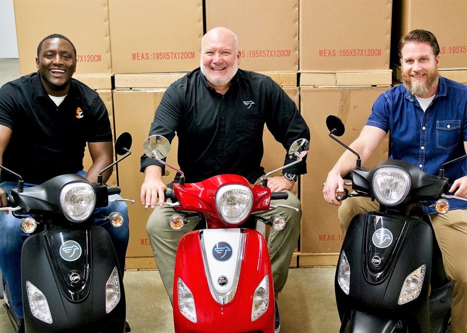 <strong>MyCityRides executive director Andy Nix (center), with Nickson General Contractors&rsquo; Octavius Nickson (left) and Chris Hendrix.</strong> (Tom Bailey/Daily Memphian)