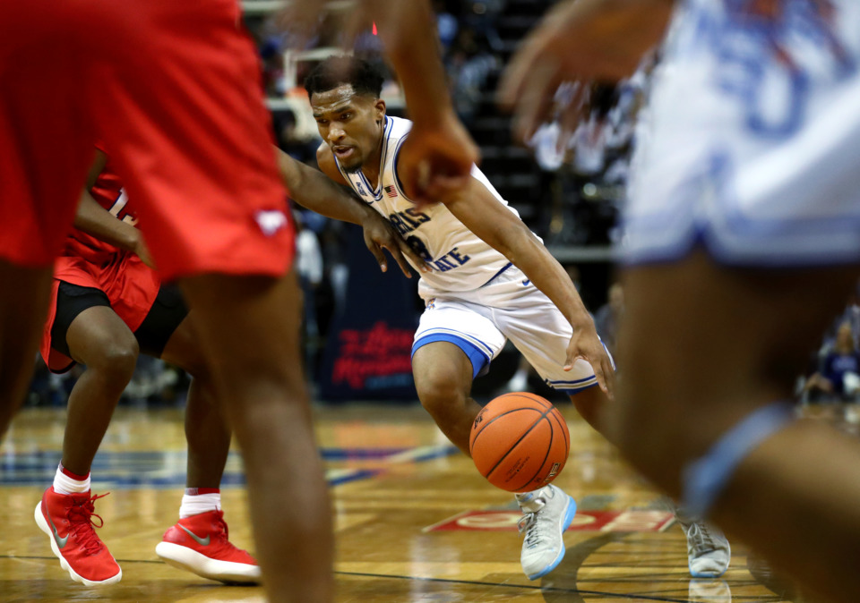 <strong>University of Memphis guard Jeremiah Martin (3) weaves through Southern Methodist University defenders toward the basket during a game against the Mustangs on Saturday, Jan. 19, 2019. The Tigers played an outstanding game defeating the Mustangs 83-61.</strong> (Houston Cofield/Daily Memphian)