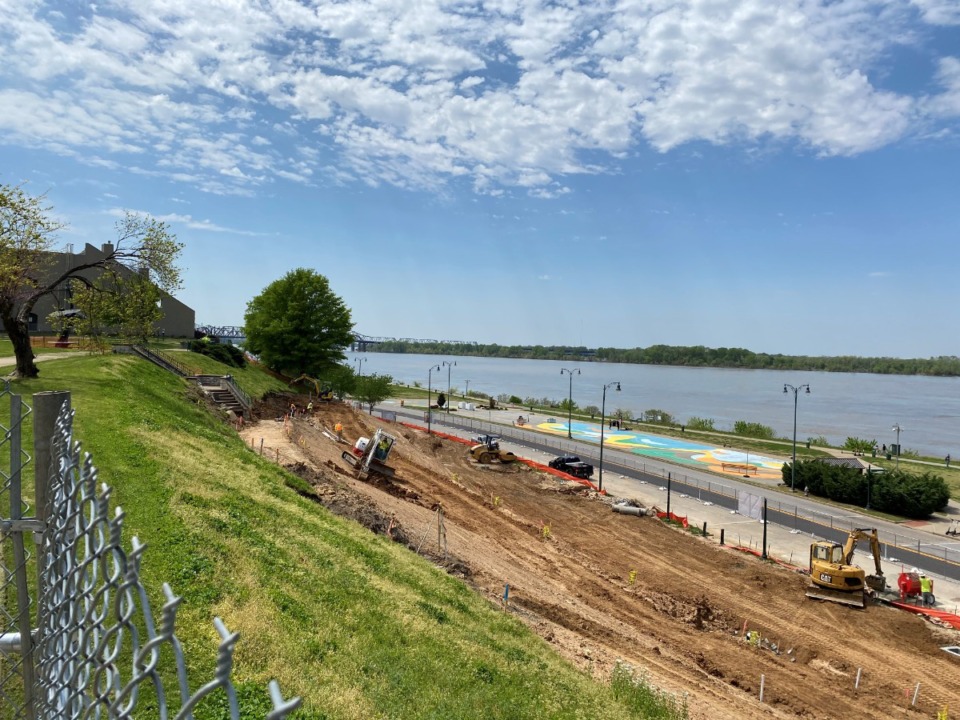 <strong>With cutbank bluff construction underway, the $60 million renovation of Tom Lee Park remains on schedule for a spring 2023 opening, according to the latest update on the project. Plans for the park itself are about to go to the U.S. Army Corp of Engineers for a crucial permit.</strong> (Bill Dries/Daily Memphian)