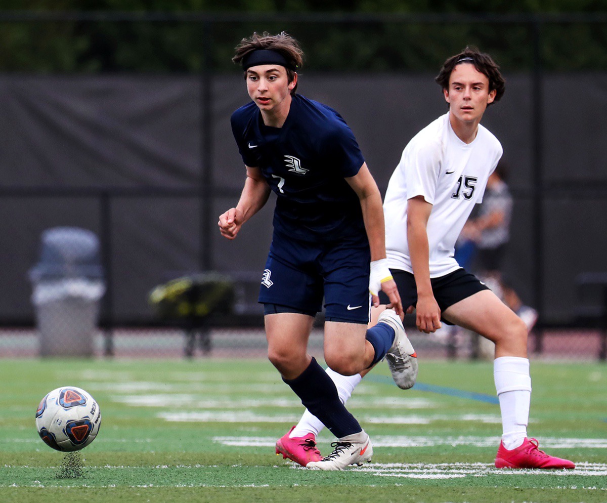 <strong>Lausanne's Max Gilbert (7) brings the ball up the pitch during the game against Houston on April 15.</strong> (Patrick Lantrip/Daily Memphian)