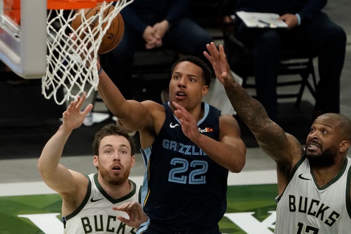 <strong>Memphis Grizzlies' Desmond Bane shoots past Milwaukee Bucks' P.J. Tucker and Pat Connaughton during the second half of an NBA basketball game Saturday, April 17, 2021, in Milwaukee.</strong>&nbsp;(Morry Gash/AP)
