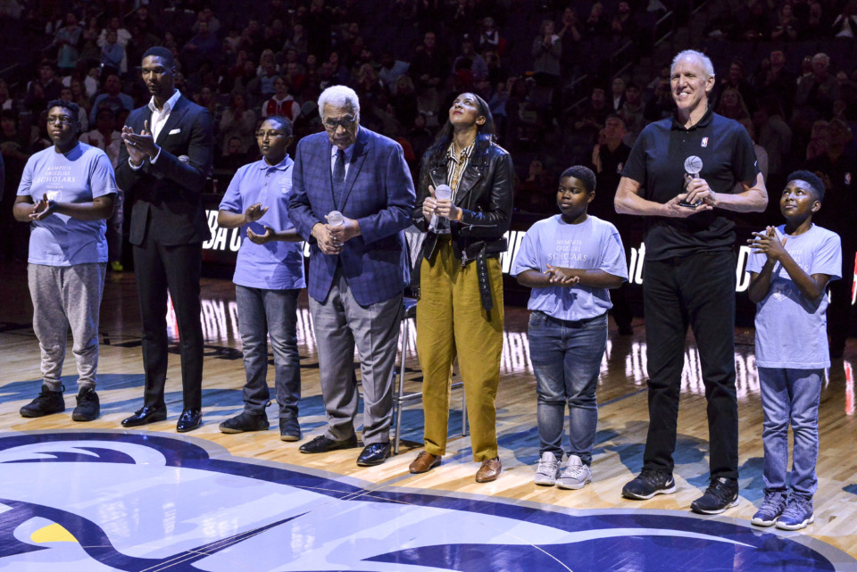 <span><strong>Recipients of 14th annual National Civil Rights Museum Sports Legacy Award (from left) Chris Bosh, Wayne Embry, Candace Parker and Bill Walton stand alongside students from Grizzlies Prep Charter School before the 17th annual Martin Luther King Jr. Celebration Game between the New Orleans Pelicans and the Memphis Grizzlies Monday, Jan. 21, 2019, in Memphis, Tenn.</strong> (AP Photo/Brandon Dill)</span>