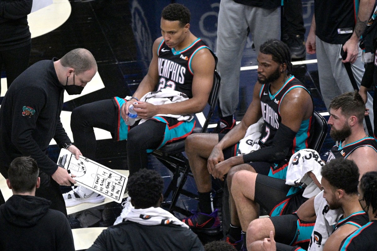 <strong>Memphis Grizzlies head coach Taylor Jenkins, left, draws up a play during a timeout in the first half of an NBA basketball game against the Orlando Magic, Saturday, May 1, 2021, in Orlando, Fla.</strong> (Phelan M. Ebenhack/AP)