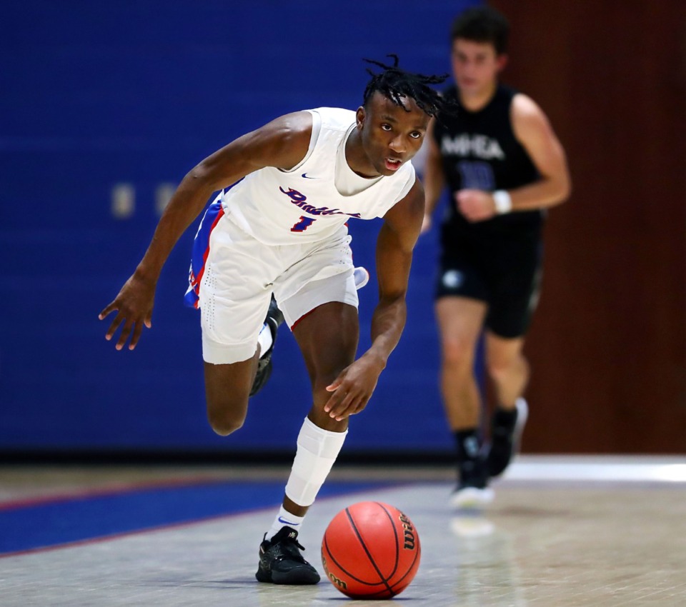 <strong>Bartlett High School guard Amarr Knox (1) starts a fast break off of a steal during a Jan. 28, 2020 game against Memphis Home Education Association.</strong> (Patrick Lantrip/Daily Memphian file)