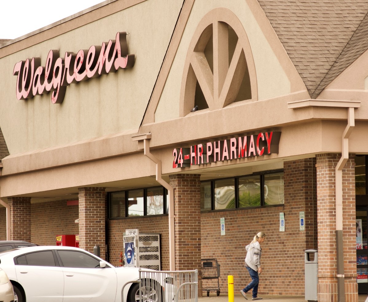 pharmacists-pharmacy-techs-to-help-staff-robotic-walgreens-facility