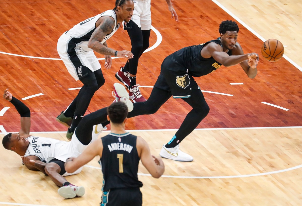 <strong>Grizzlies forward Jaren Jackson Jr. (right) makes a pass after grabbing a loose ball away from San Antonio on May 19 at FedExForum.</strong> (Mark Weber/The Daily Memphian)