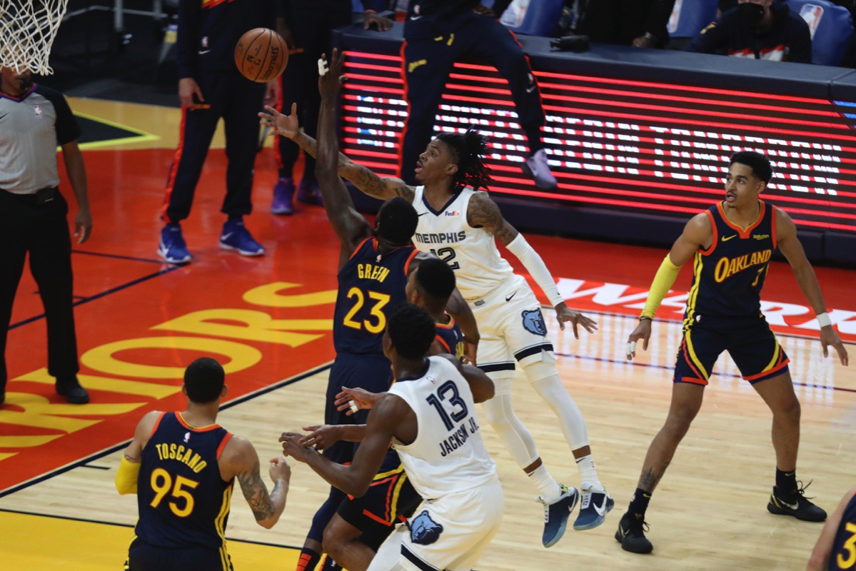 <strong>Grizzlies guard Ja Morant (12) shoots against Golden State&rsquo;s Draymond Green (23) during the Western Conference play-in game in San Francisco, Friday, May 21, 2021.</strong> (Jed Jacobsohn/AP)