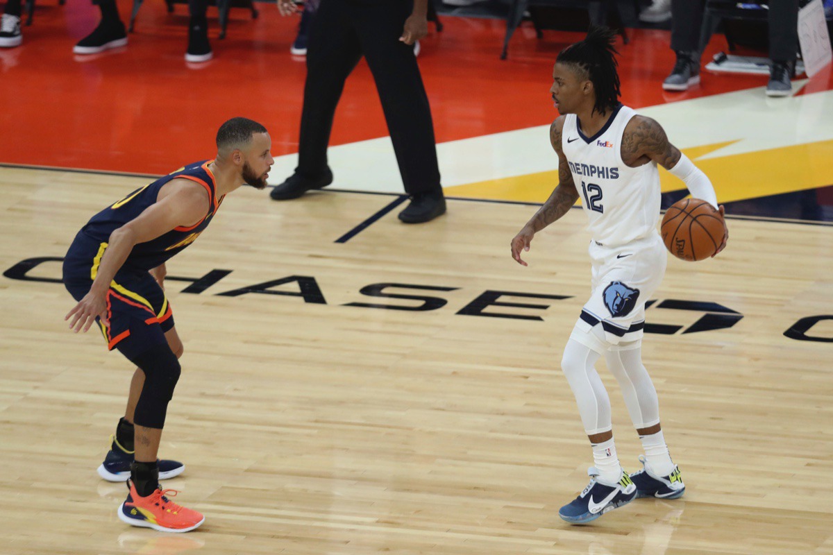 <strong>Grizzlies guard Ja Morant, right, drives against Golden State&rsquo;s Stephen Curry during the Western Conference play-in game in San Francisco Friday, May 21, 2021.</strong> (Jed Jacobsohn/AP)