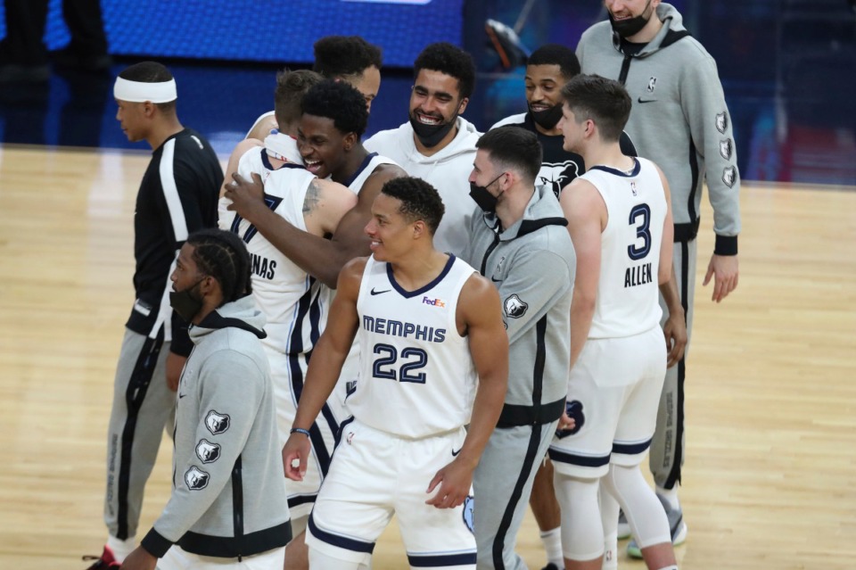 <strong>The Memphis Grizzlies celebrate after defeating the Golden State Warriors in an NBA basketball Western Conference play-in game in San Francisco Friday, May 21, 2021.</strong> (Jed Jacobsohn/AP)