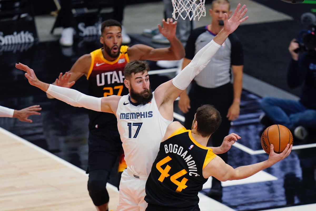 <strong>Grizzlies center Jonas Valanciunas (17) defends as Utah Jazz forward Bojan Bogdanovic (44) passes the ball during Game 5 of the first-round playoff series Wednesday, June 2, 2021, in Salt Lake City.</strong> (Rick Bowmer/AP)