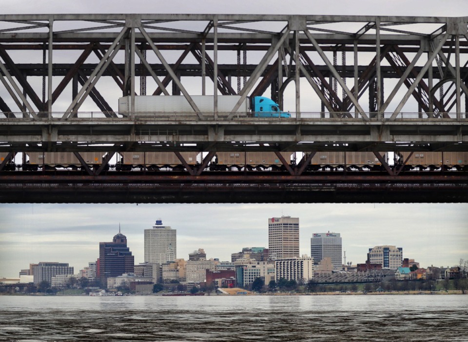 <strong>Truck and train traffic passes over the Mississippi on I-55 in this file photo.</strong>&nbsp;(Jim Weber/Daily Memphian)