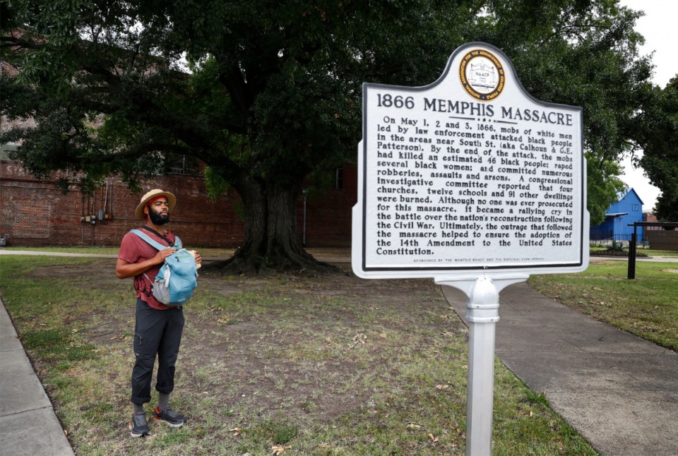 <strong>Chauncey Foster stops to read a historical marker about the 1866 Memphis Massacre while handing out water and burritos to the needy.</strong> (Mark Weber/The Daily Memphian)