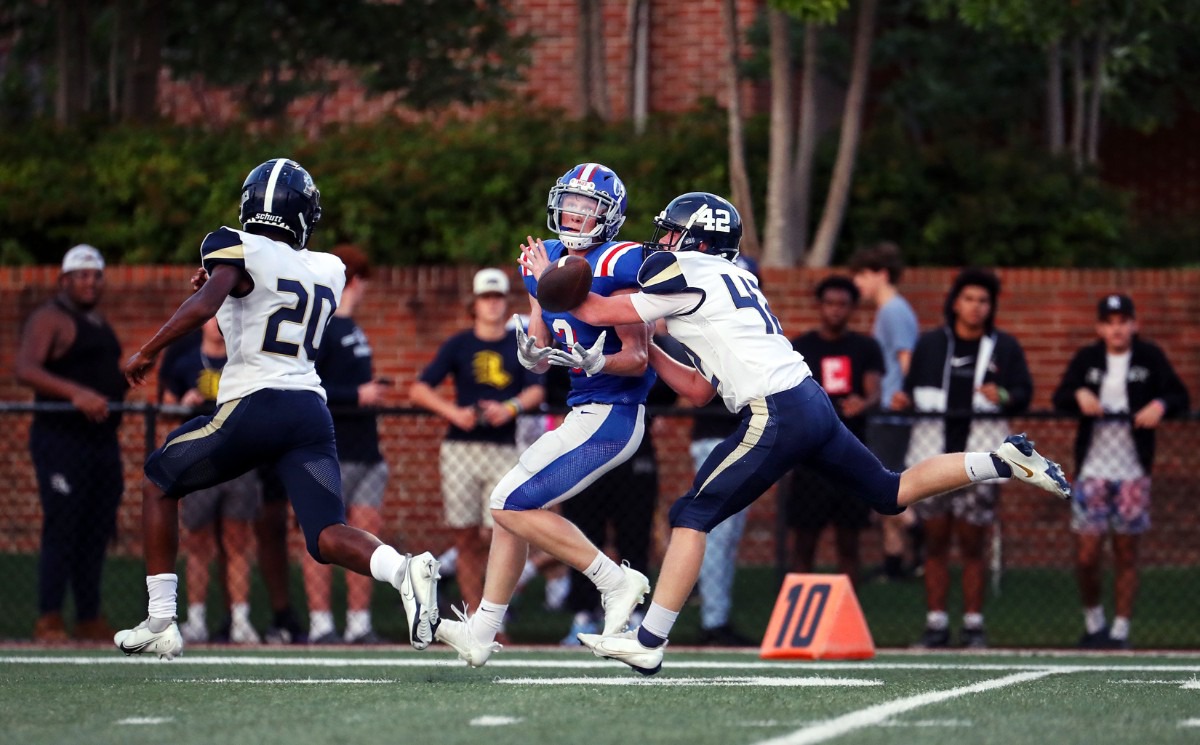 <strong>MUS wide receiver Mac Owen (3) almost hauls in a catch in the home opener against Arlington High School on Aug. 20, 2021.</strong> (Patrick Lantrip/Daily Memphian)