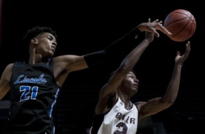 <strong>Emoni Bates attempts to guard River Rouge&rsquo;s Elijah Parrish during the Tip Off Classic game in December 2019. Bates verbally committed to the University of Memphis on August 25, 2021.</strong> (Nicole Hester/Mlive.com)&nbsp;