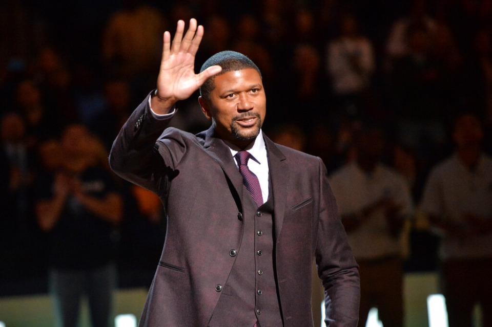<strong>Former NBA player Jalen Rose receives the 11th Annual National Civil Rights Museum Sports Legacy Award before an NBA basketball game between the Memphis Grizzlies and the New Orleans Pelicans on Martin Luther King Jr. Day, Monday, Jan. 18, 2016, in Memphis.</strong> (AP Photo/Brandon Dill)