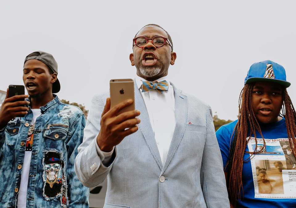 <strong>Mario Denton (from left), pastor Steven Bradley and Jerricka Banks&nbsp;stand in front of the Memphis Police Association Wednesday, Sept. 26, to protest the Sept. 17 shooting of Martavious Banks. Michael Williams II, son of MPA president Michael Williams, was among the officers involved in the shooting.</strong> (Houston Cofield/Daily Memphian)