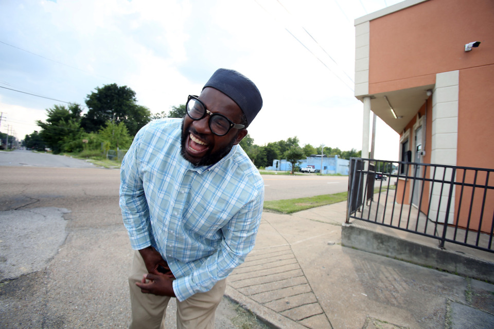 <strong>Malik Shaw greets&nbsp; mosque members outside Midtown Mosque on Aug. 26.</strong> (Karen Pulfer Focht/Special to the Daily Memphian)